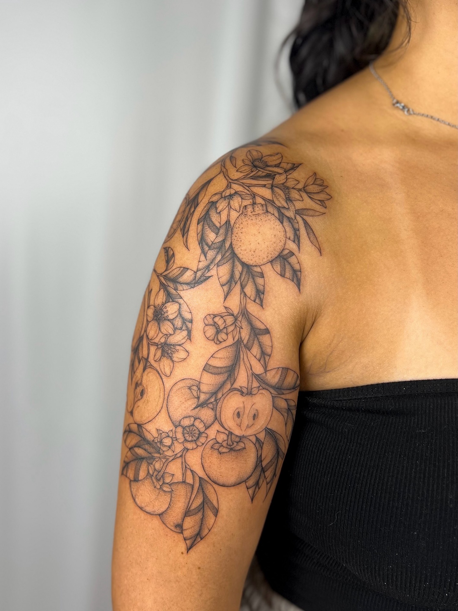 Fruit and blossom shoulder
