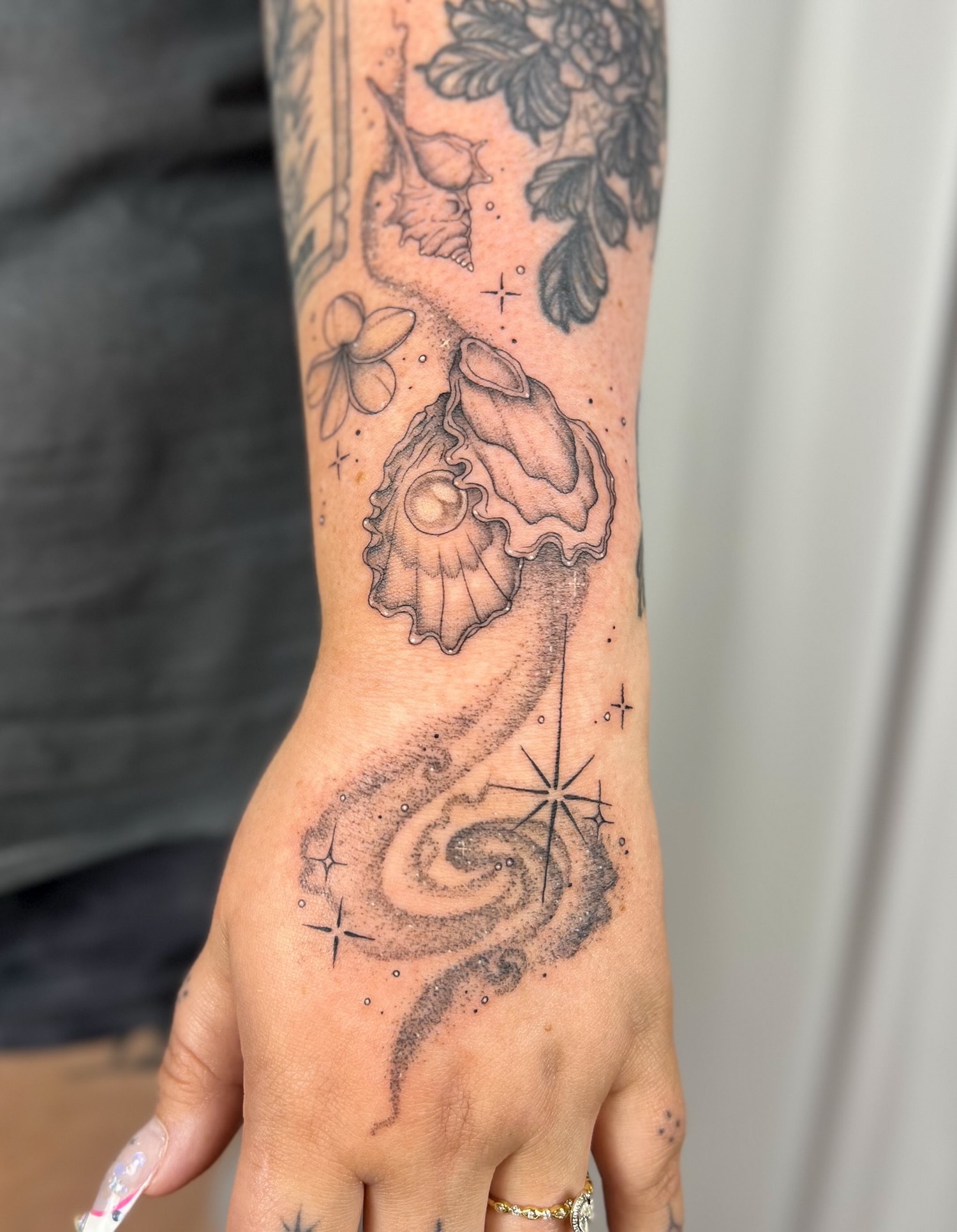 Galaxy hand and oyster